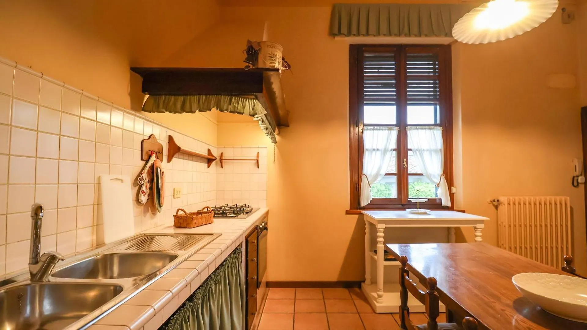 Tuscan House With Garden - With Wi-Fi, Free Parking Montecatini Terme Apartment